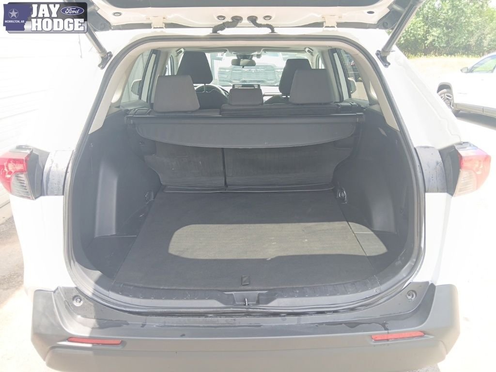 Used 2021 White Toyota XLE image 41