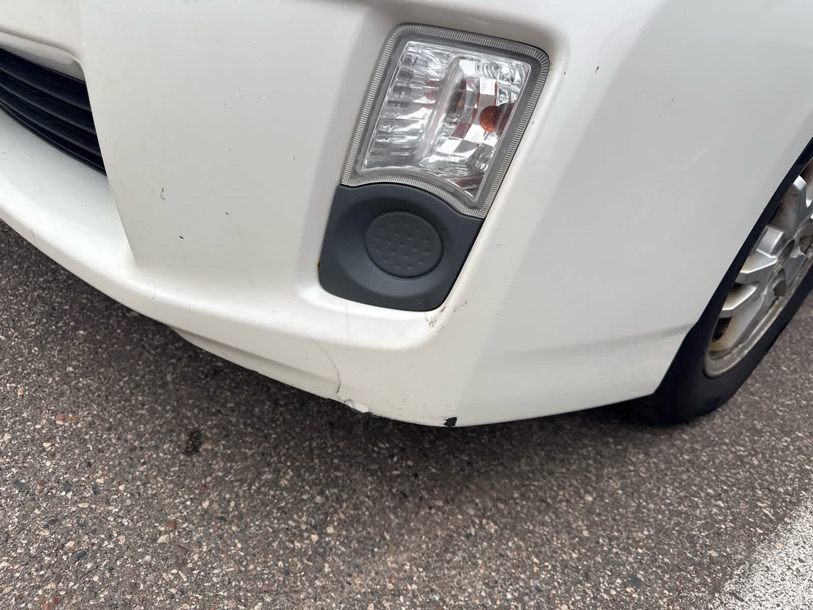 Used 2010 Blizzard Pearl Toyota III image 4