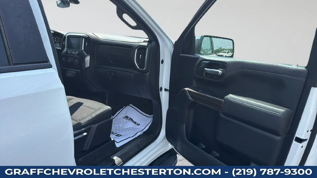 Used 2020 SUMMIT WHITE Chevrolet LT image 23