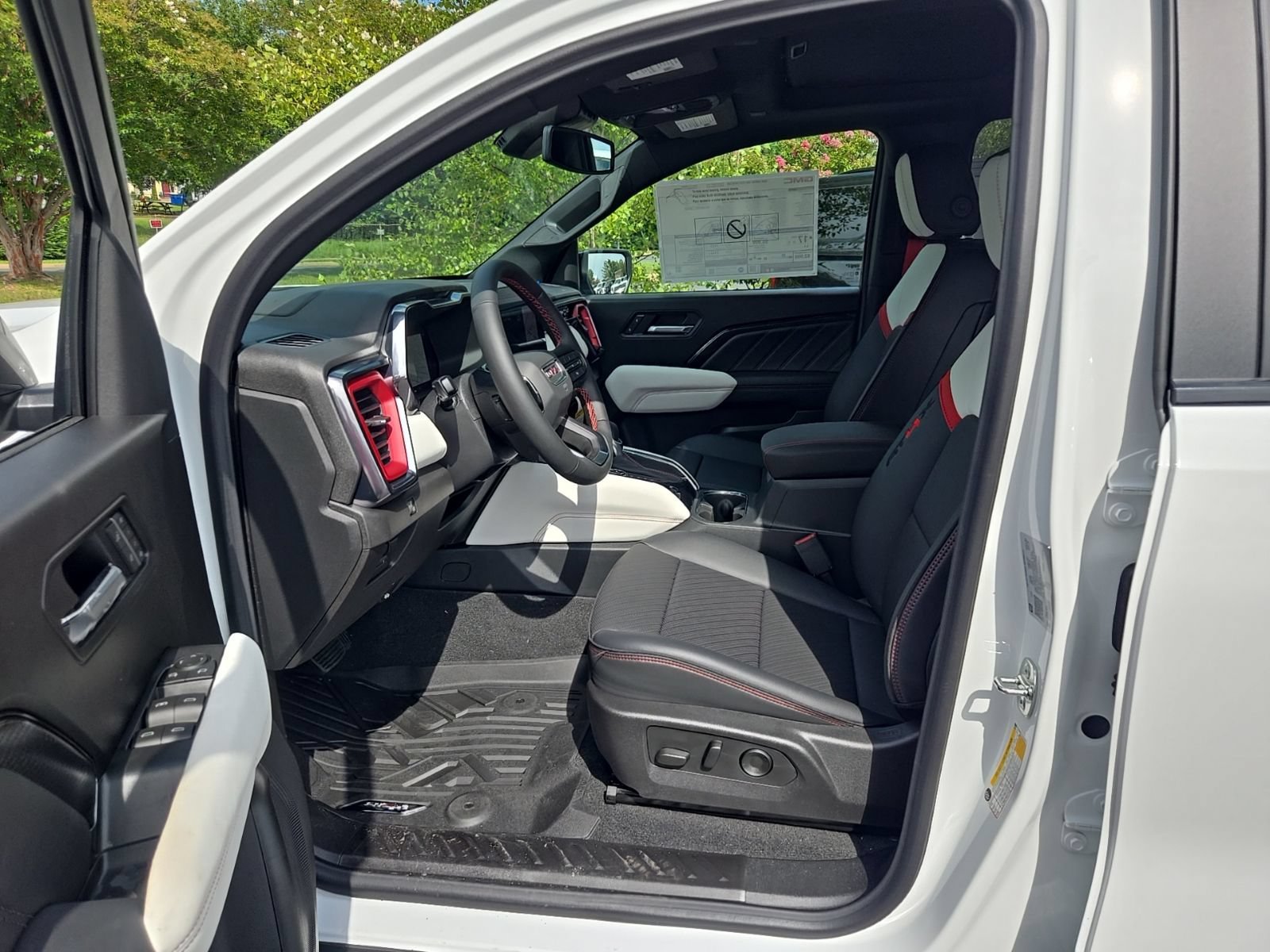 2026 GMC Canyon AT4X - Photo 25