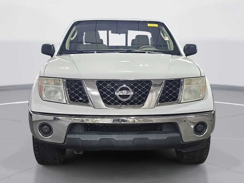 Used 2005 White Nissan SE image 10