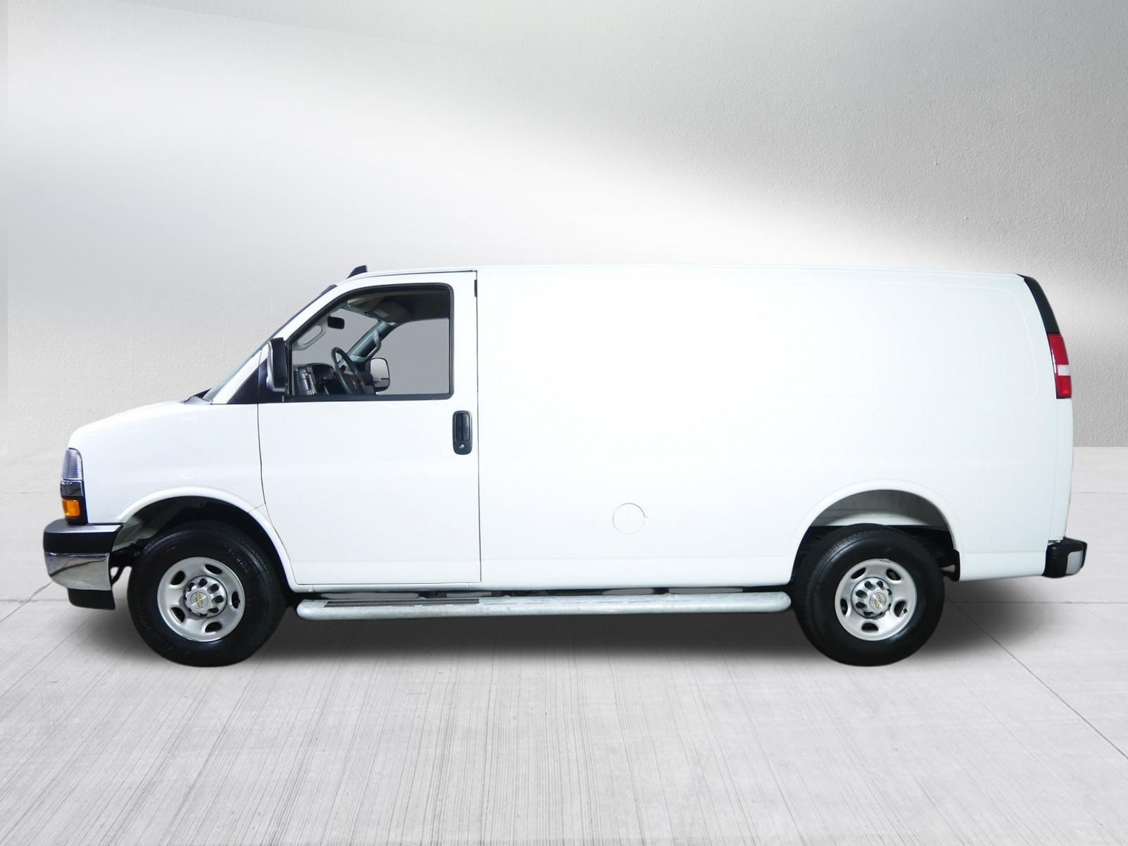 Used 2025 Summit White Chevrolet WT image 4