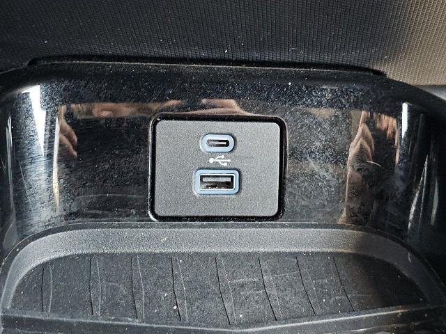Used 2023 White Metallic Ford  image 10