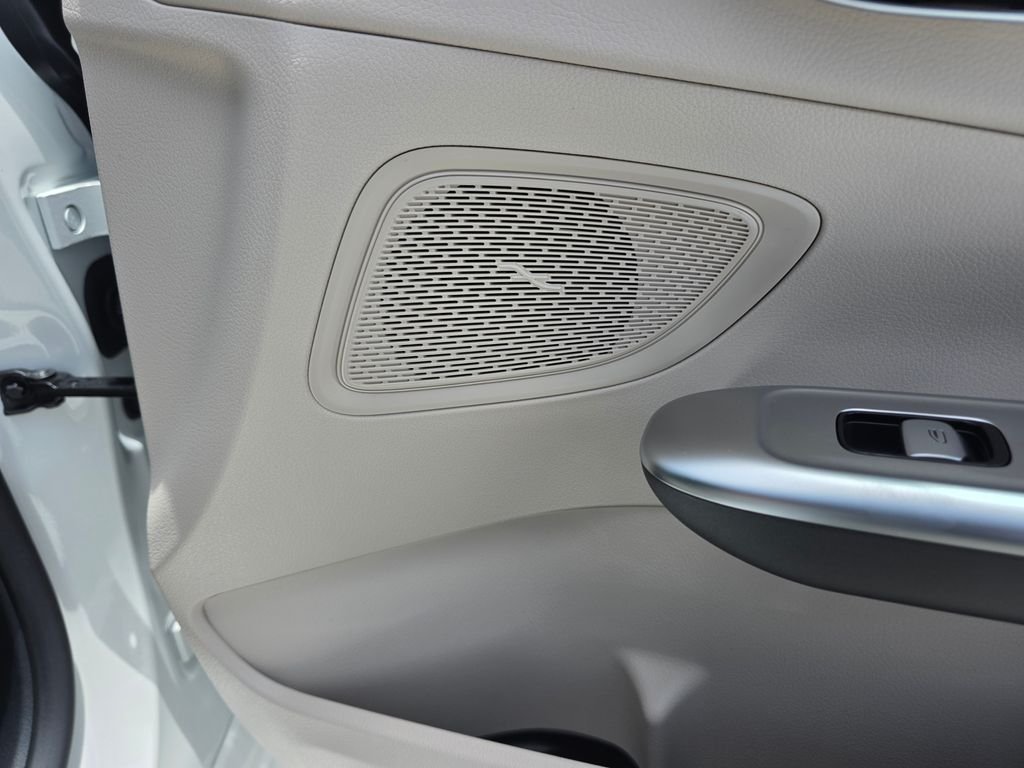 New 2026 Polar White Mercedes-Benz C 300 image 20