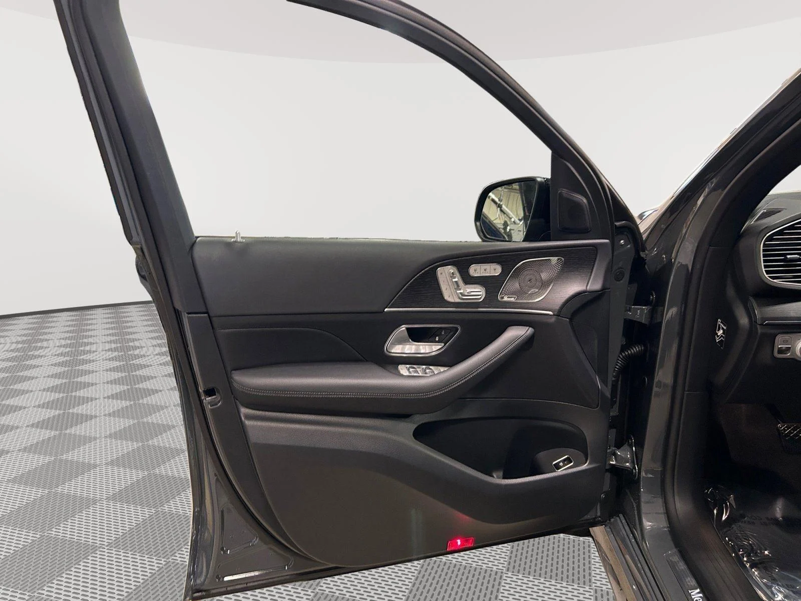 New 2026 MANUFAKTUR Silicon Grey Mercedes-Benz GLE 350 image 11