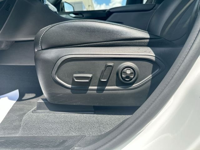 Used 2023 White Jeep Altitude image 14