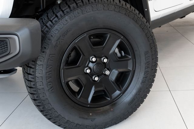 Used 2023 White Jeep Mojave image 2