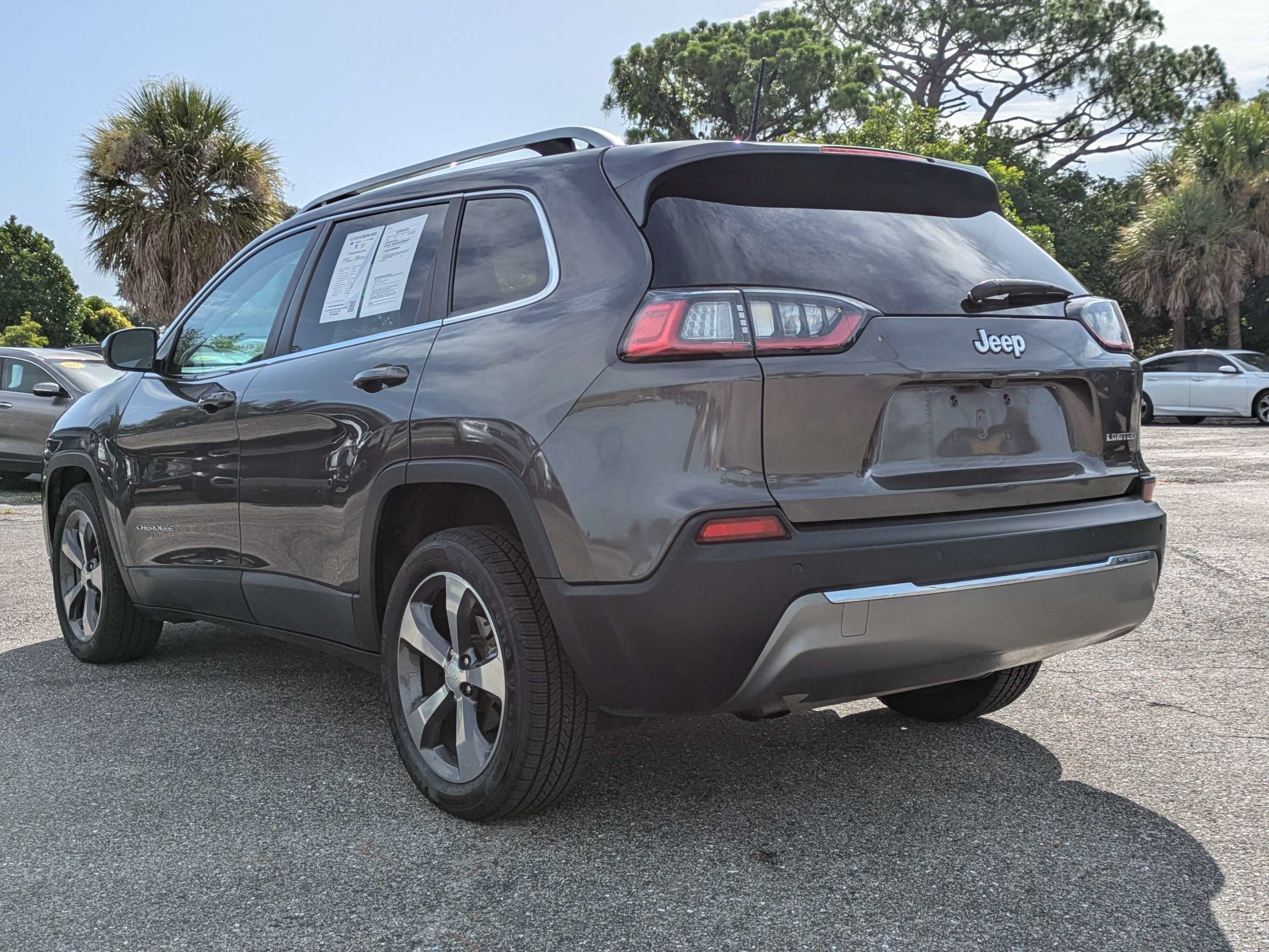 Used 2019 Granite Crystal Metallic Clearcoat Jeep Limited image 7