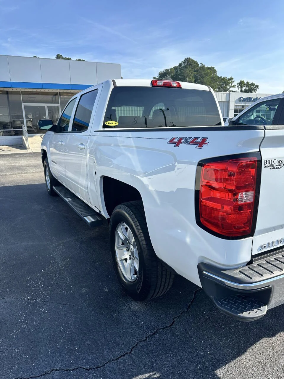 Used 2017 White Chevrolet LT 4x4 4dr Crew Cab 5.8 ft. SB image 6