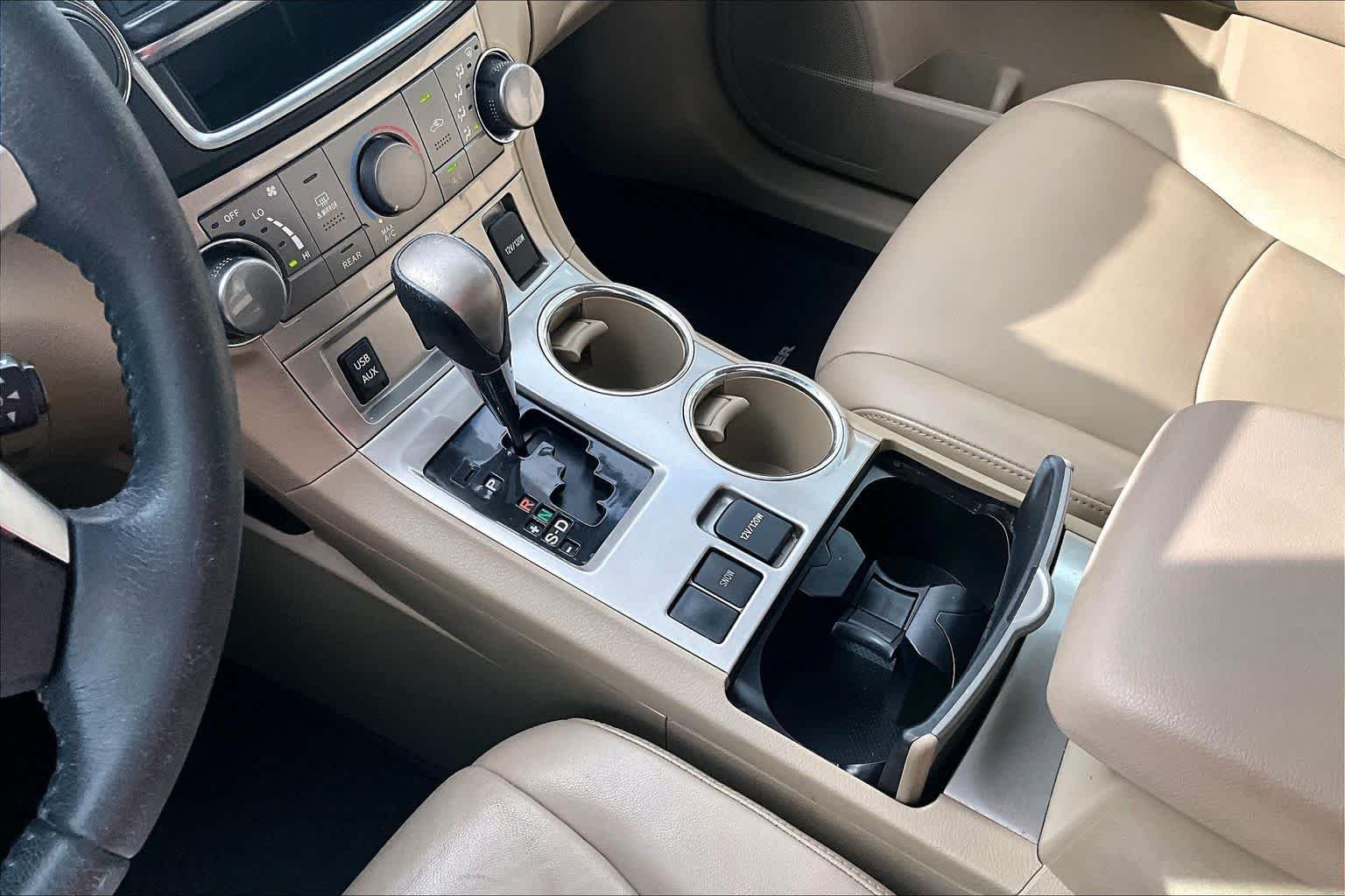 Used 2013 Black Toyota SE image 15