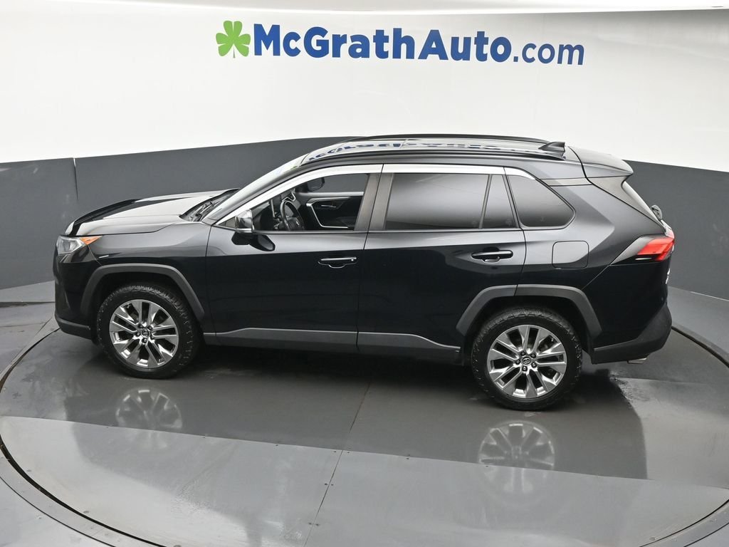 Used 2019 Black Toyota XLE Premium image 26