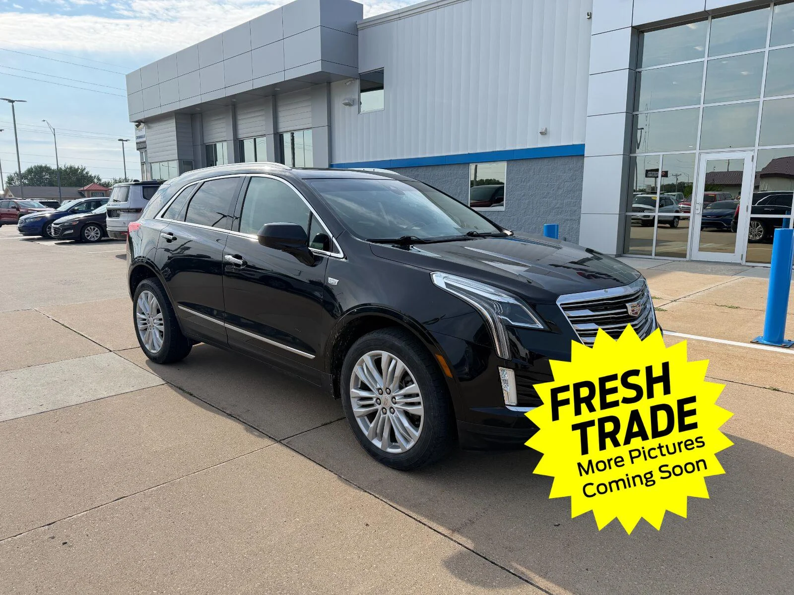 Used 2018 Cadillac XT5 Premium Luxury with VIN 1GYKNFRS2JZ230003 for sale in Charles City, IA