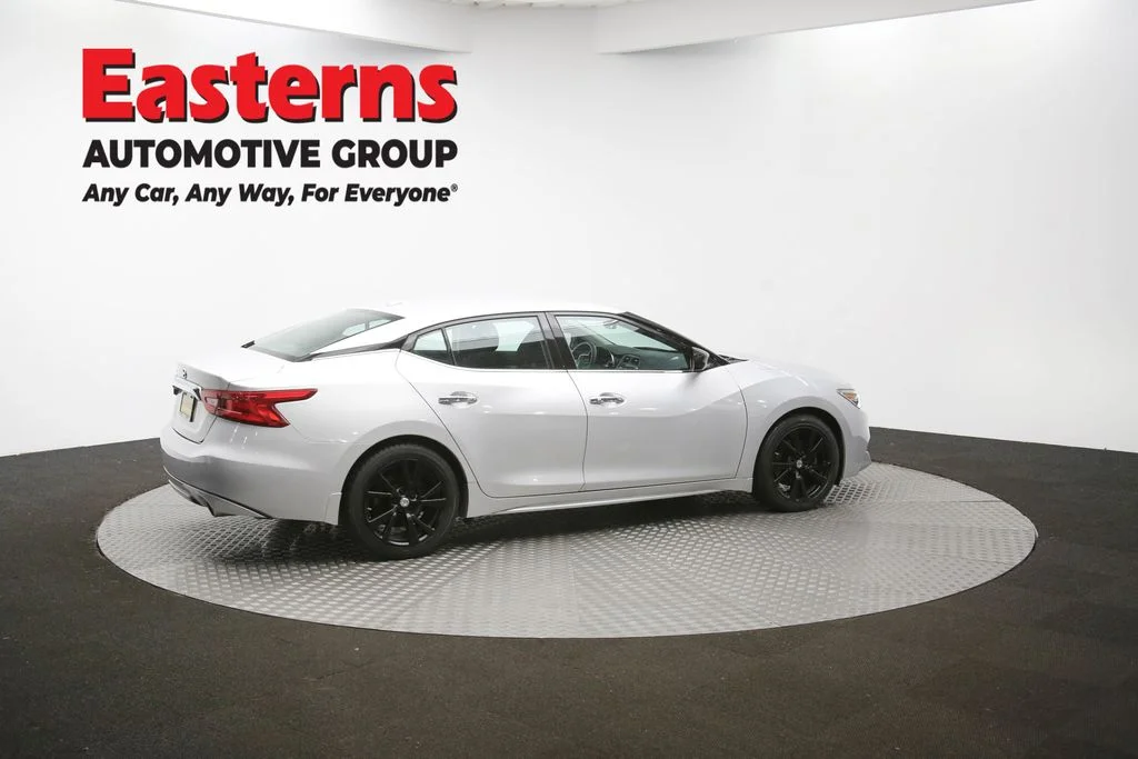 Used 2018 Silver Nissan 3.5 S image 42