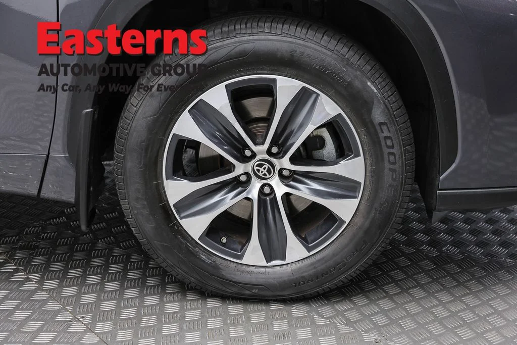 Used 2022 Gray Toyota XLE image 32