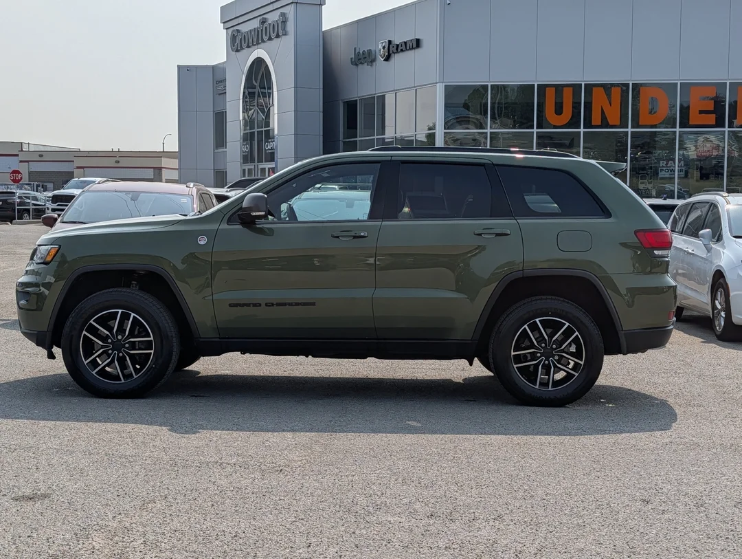 Used 2019 Green Jeep Trailhawk - - 4x4 - 5.7L HEMI V8 - Blind Spot Monitor - Backup Camera & More! image 5