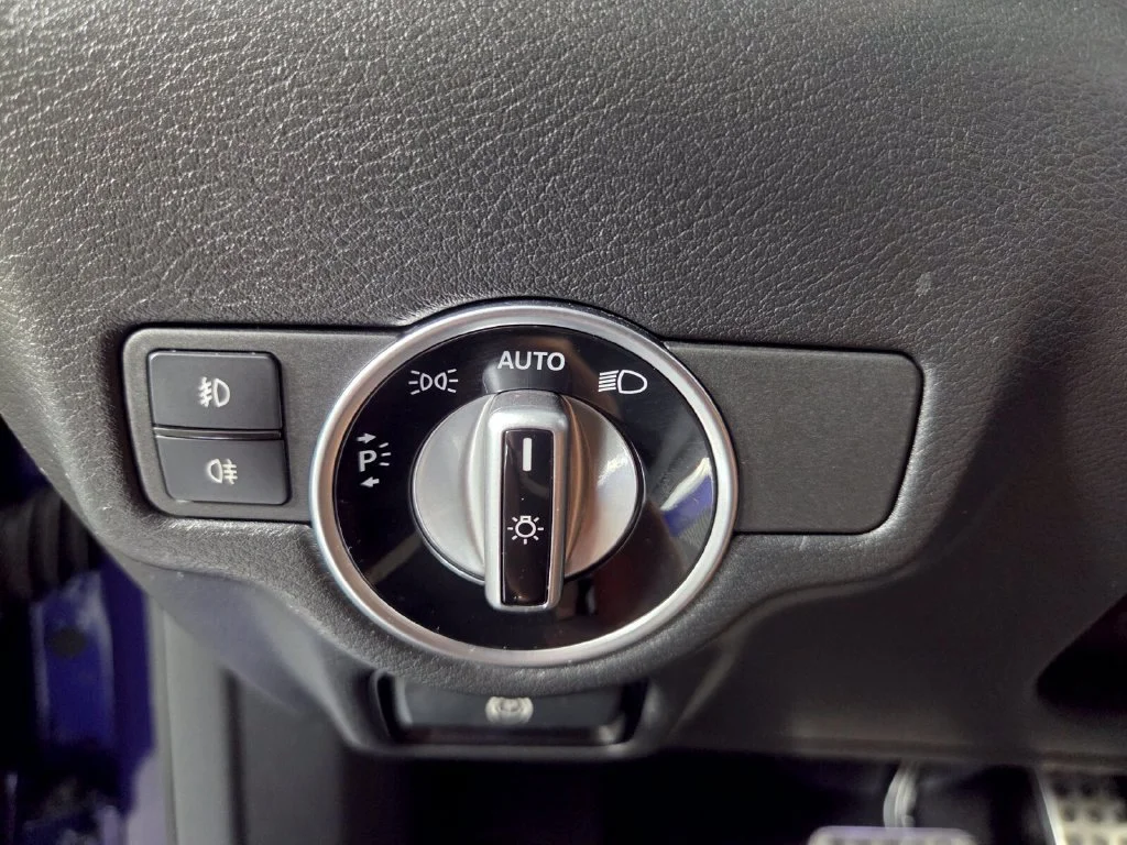 Used 2018 Ink Blue INFINITI Sport image 18