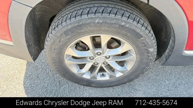 Used 2019 Red Hyundai SE image 10