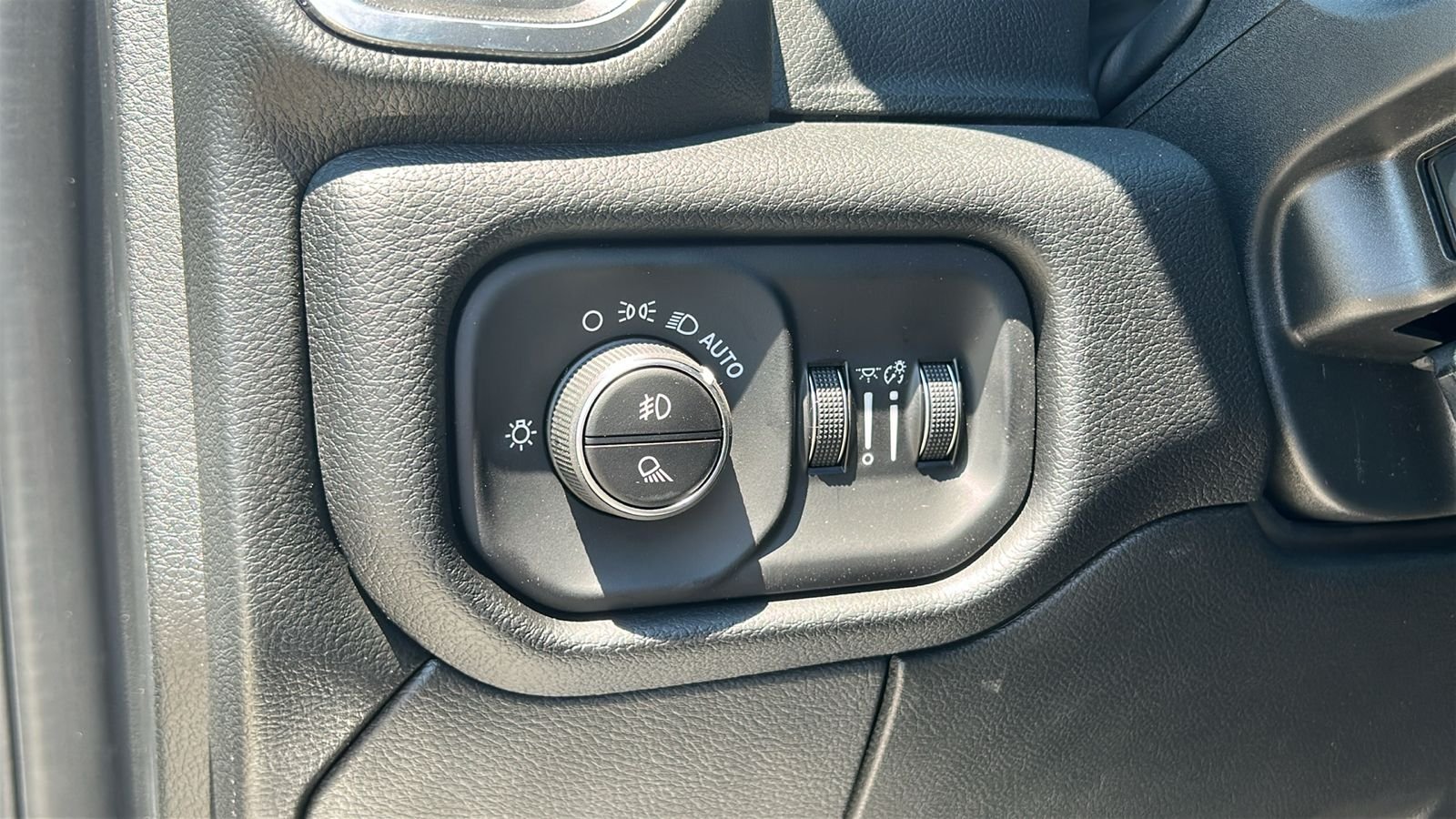 New 2026 Bright White Clear-Coat Exterior Paint RAM Laramie image 21
