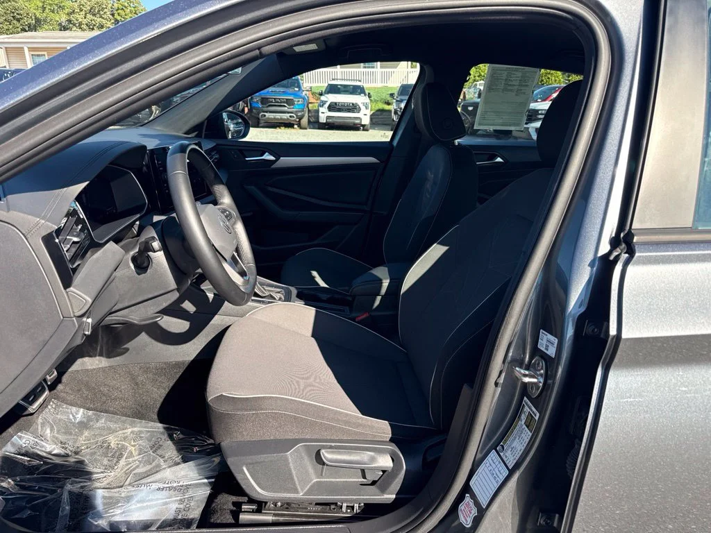 Used 2025 Gray Volkswagen 1.5T Sport image 9