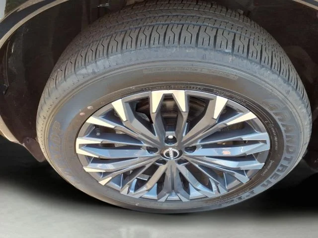 Used 2024 Blue Nissan Platinum image 9