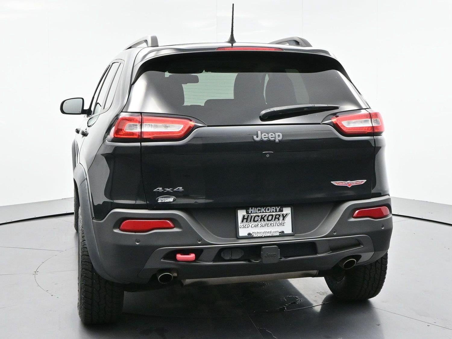 Used 2018 Diamond Black Crystal Pearlcoat Jeep Trailhawk image 6