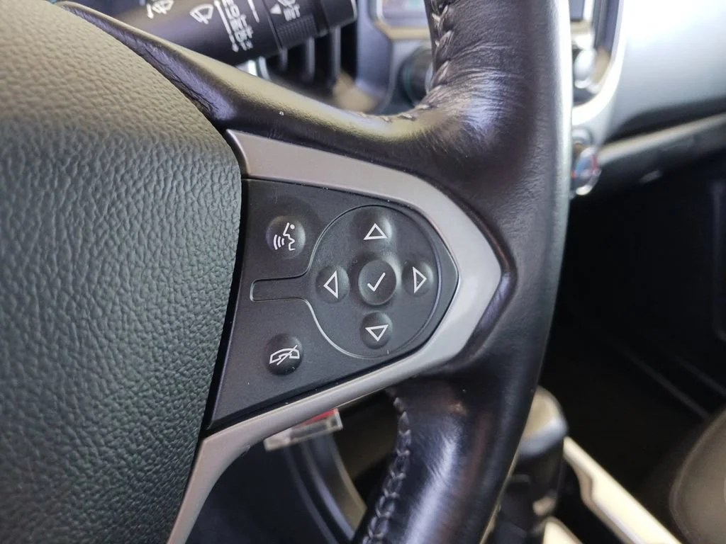 Used 2018 SILVER ICE METALLIC Chevrolet 4WD LT image 33