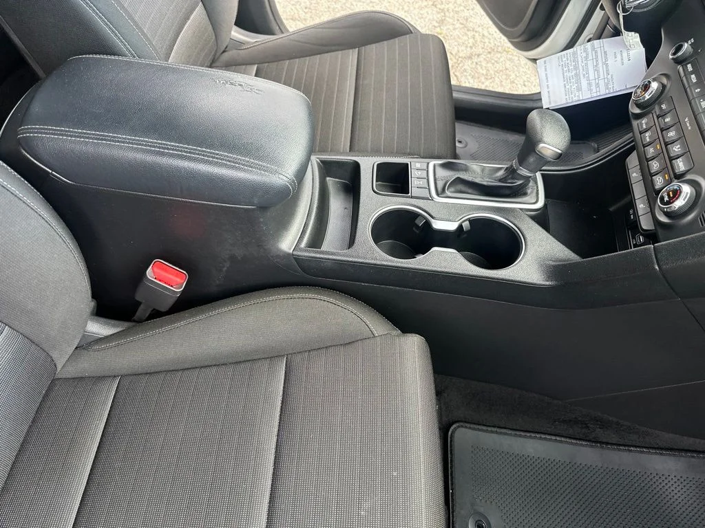 Used 2020 White Kia LX image 35