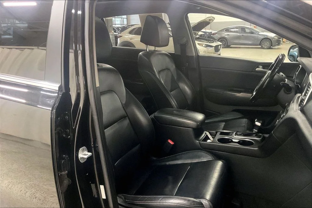 Used 2017 Red Kia EX image 6