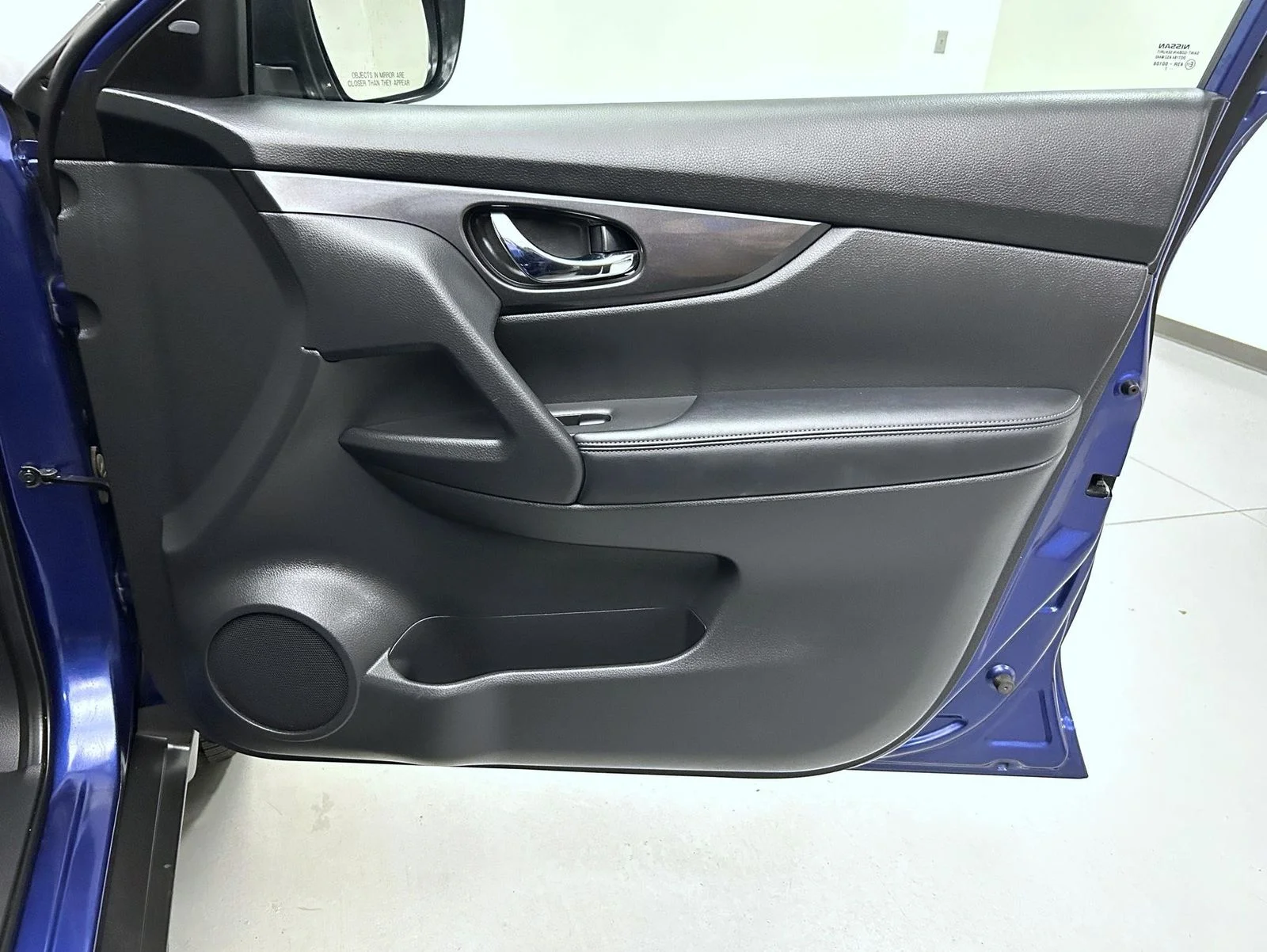 Used 2017 Blue Nissan SV image 16