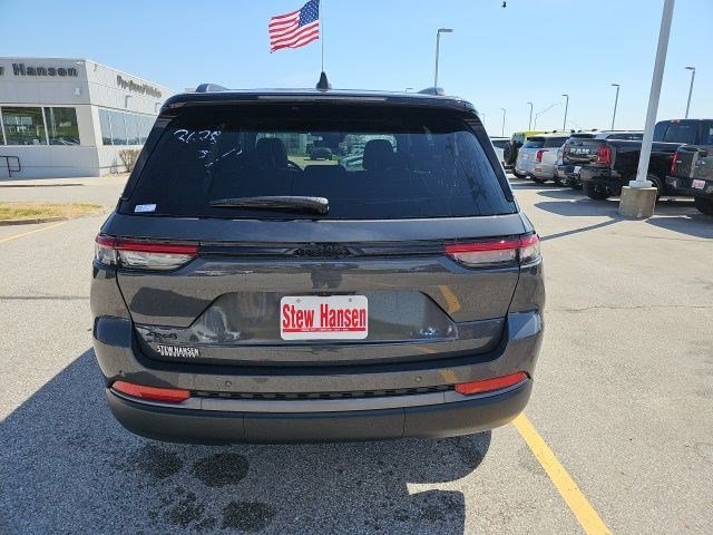 New 2026 Baltic Gray Metallic Clearcoat Jeep Laredo Altitude image 4