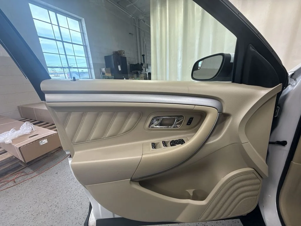 Used 2015 Oxford White Ford SEL image 31