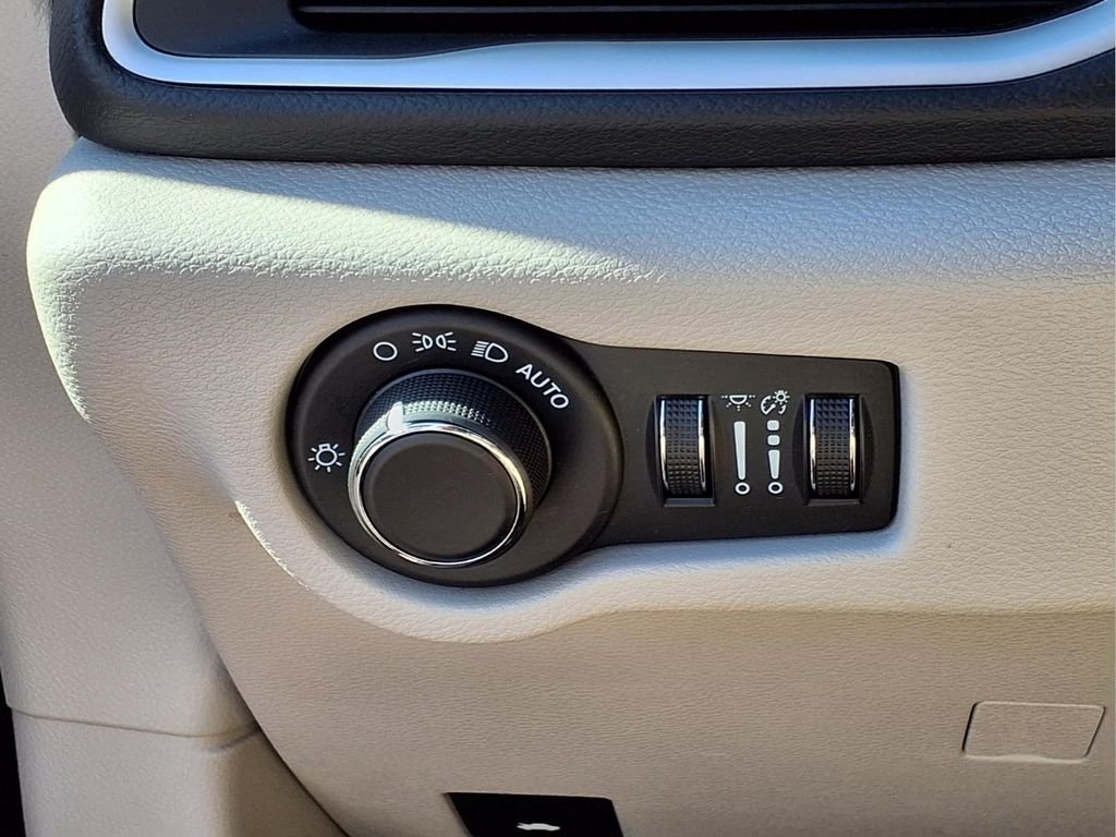 Used 2023 White Chrysler LX image 20