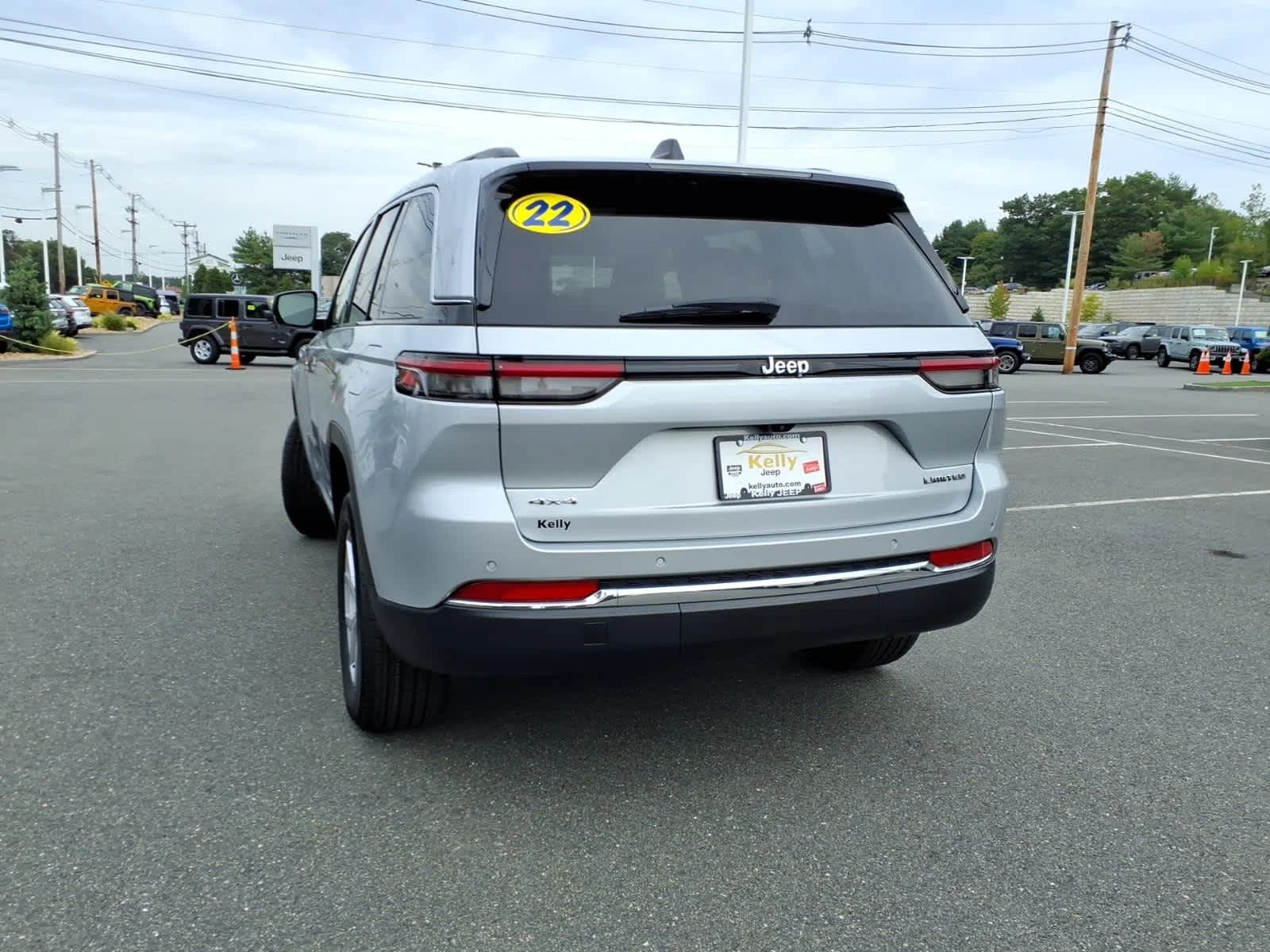 Used 2022 Silver Zynith Jeep Limited image 10