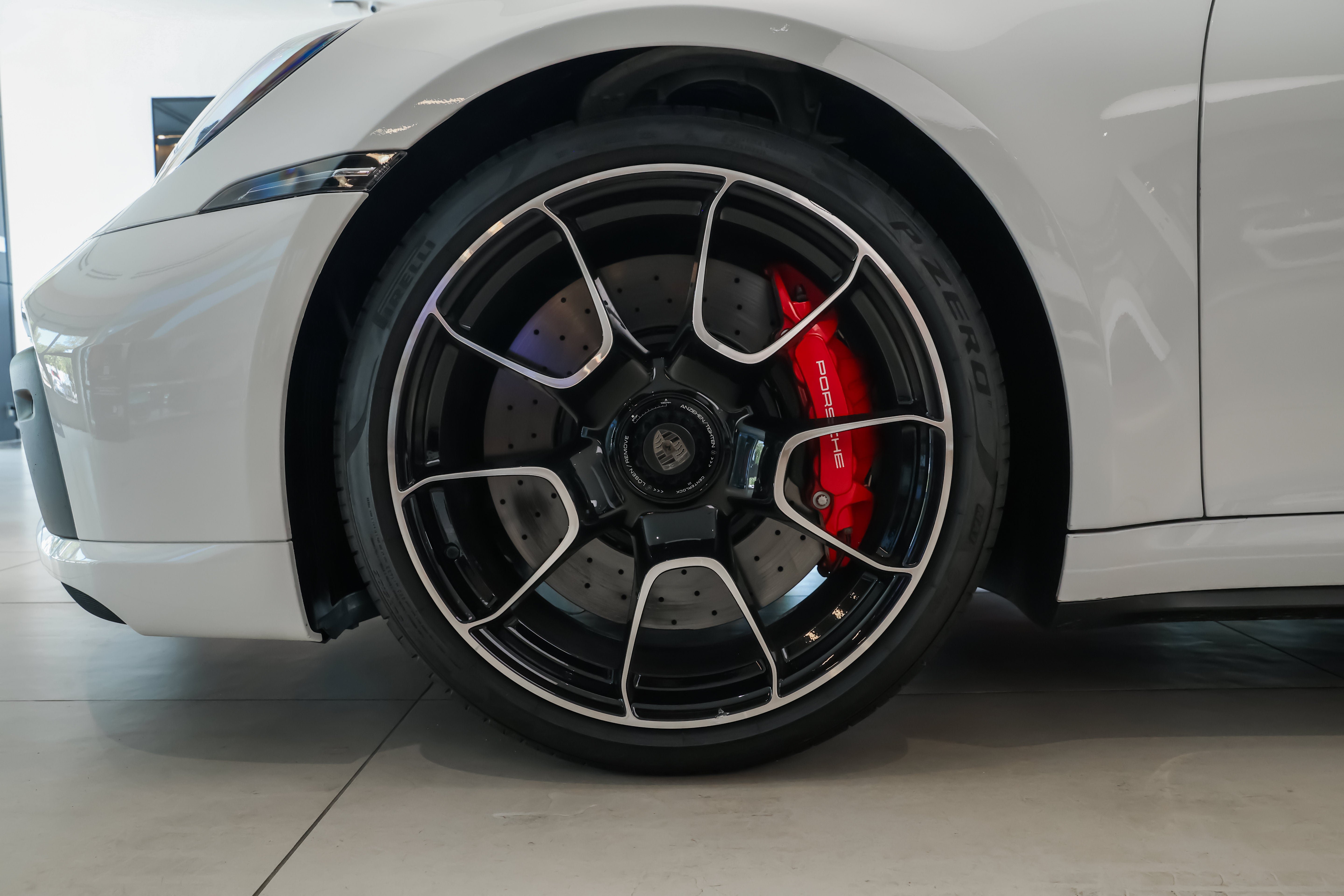 2025 Porsche 911 Turbo - Photo 34