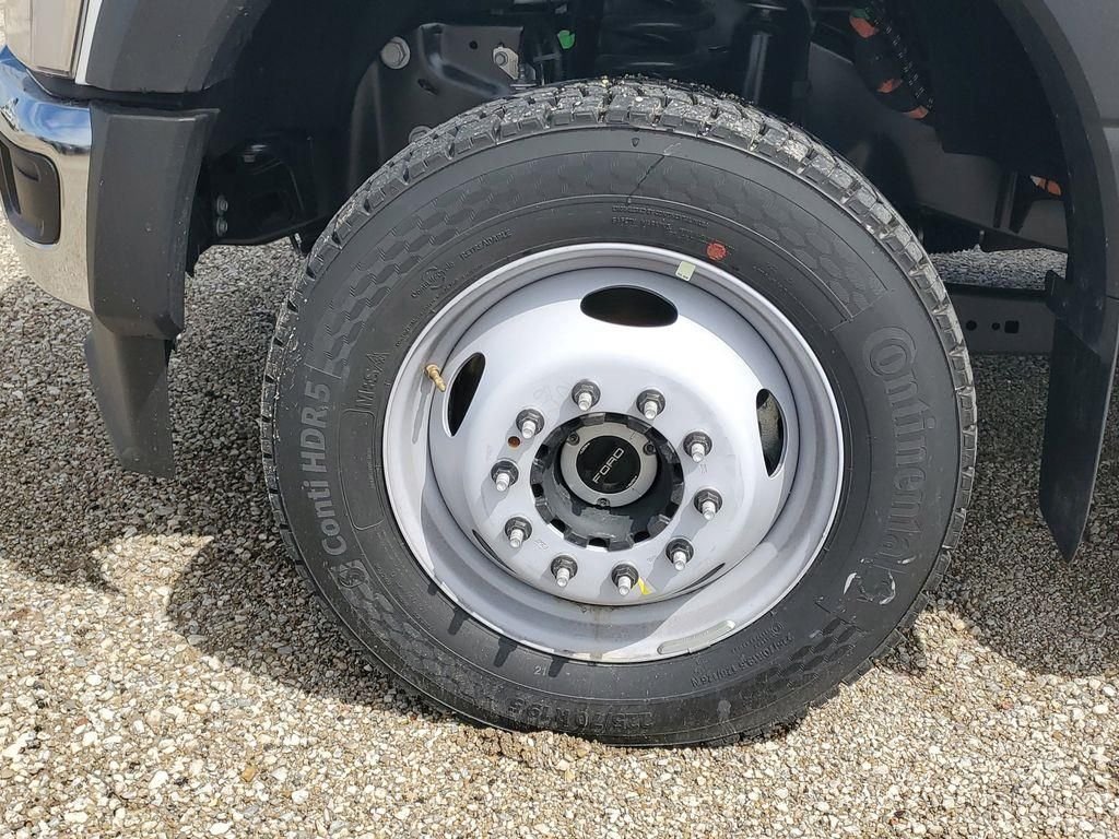 New 2026 Oxford White Ford F-550® XL image 30