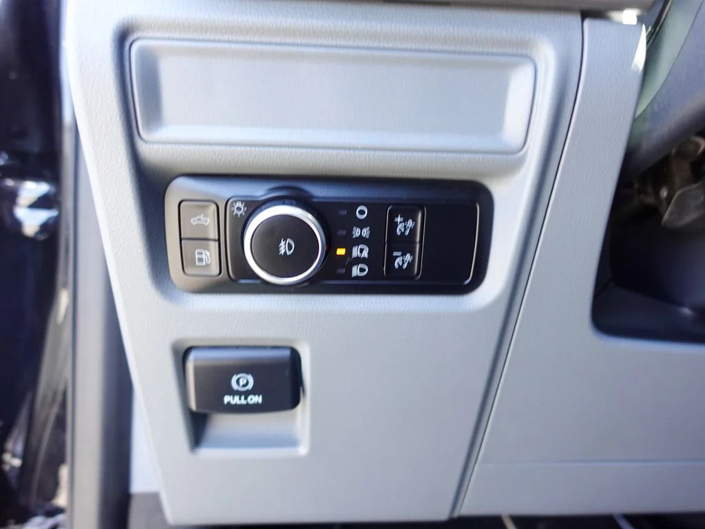 Used 2024 Agate Black Metallic Ford XLT image 18