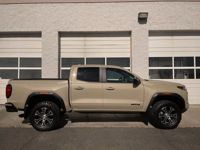 2024 GMC Canyon AT4 4WD Crew Cab Short Box's photo