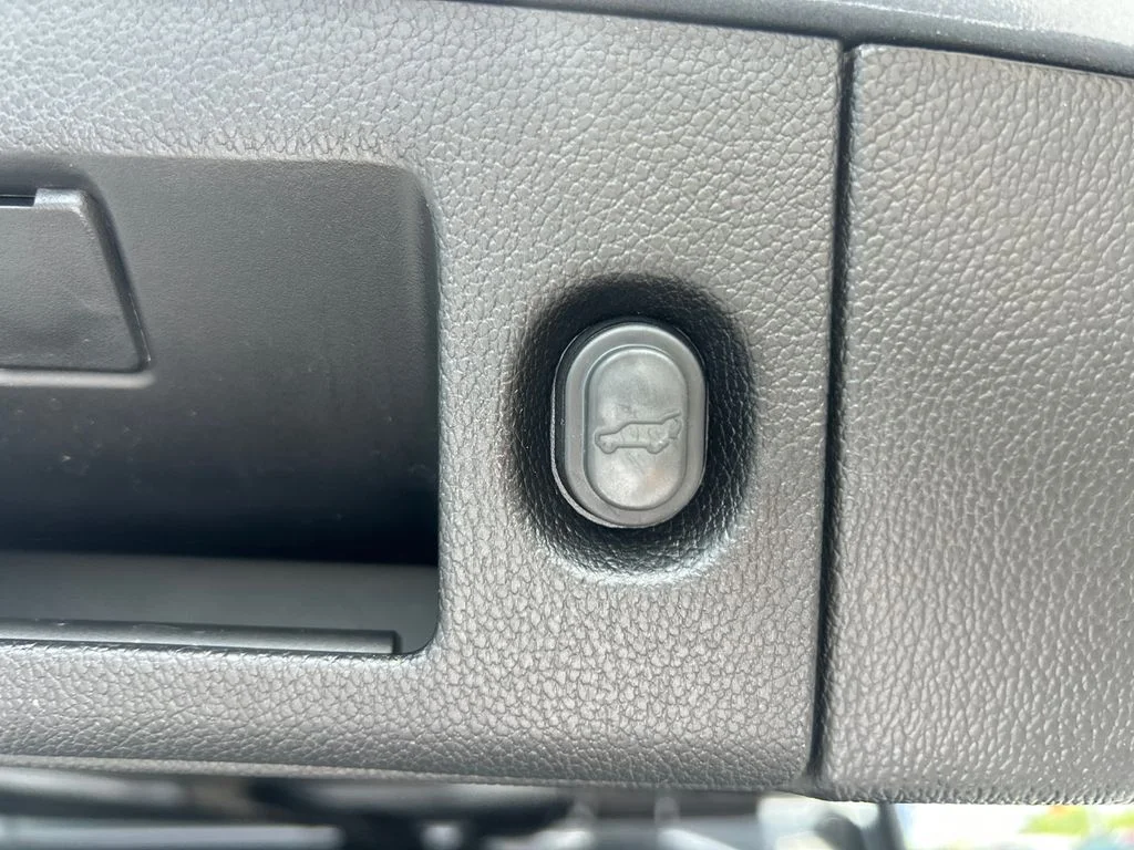 Used 2019 Gray GMC Denali image 19