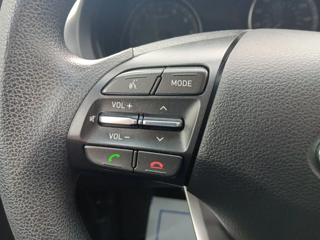 Used 2018 Electric Blue Metallic Hyundai Base image 16