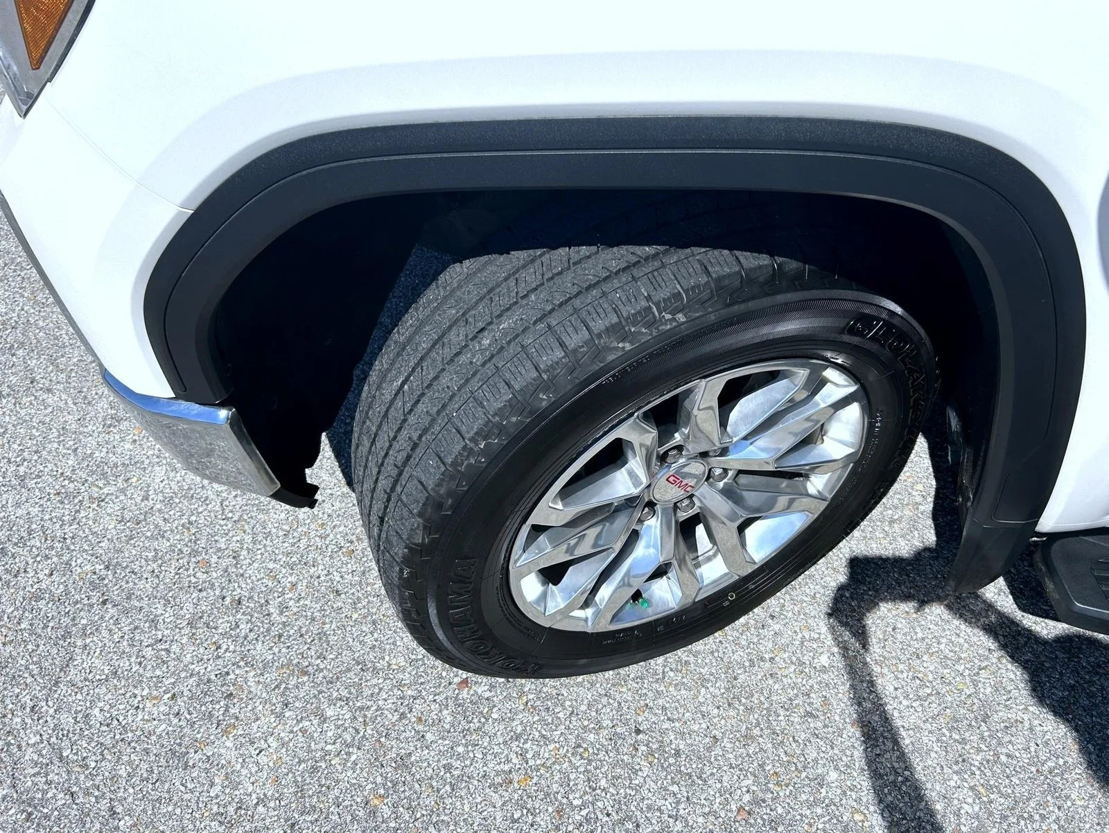 Certified Used 2022 White GMC SLT image 23