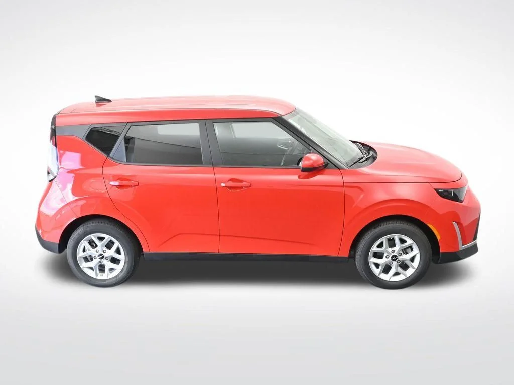 Used 2025 Red Kia LX image 26