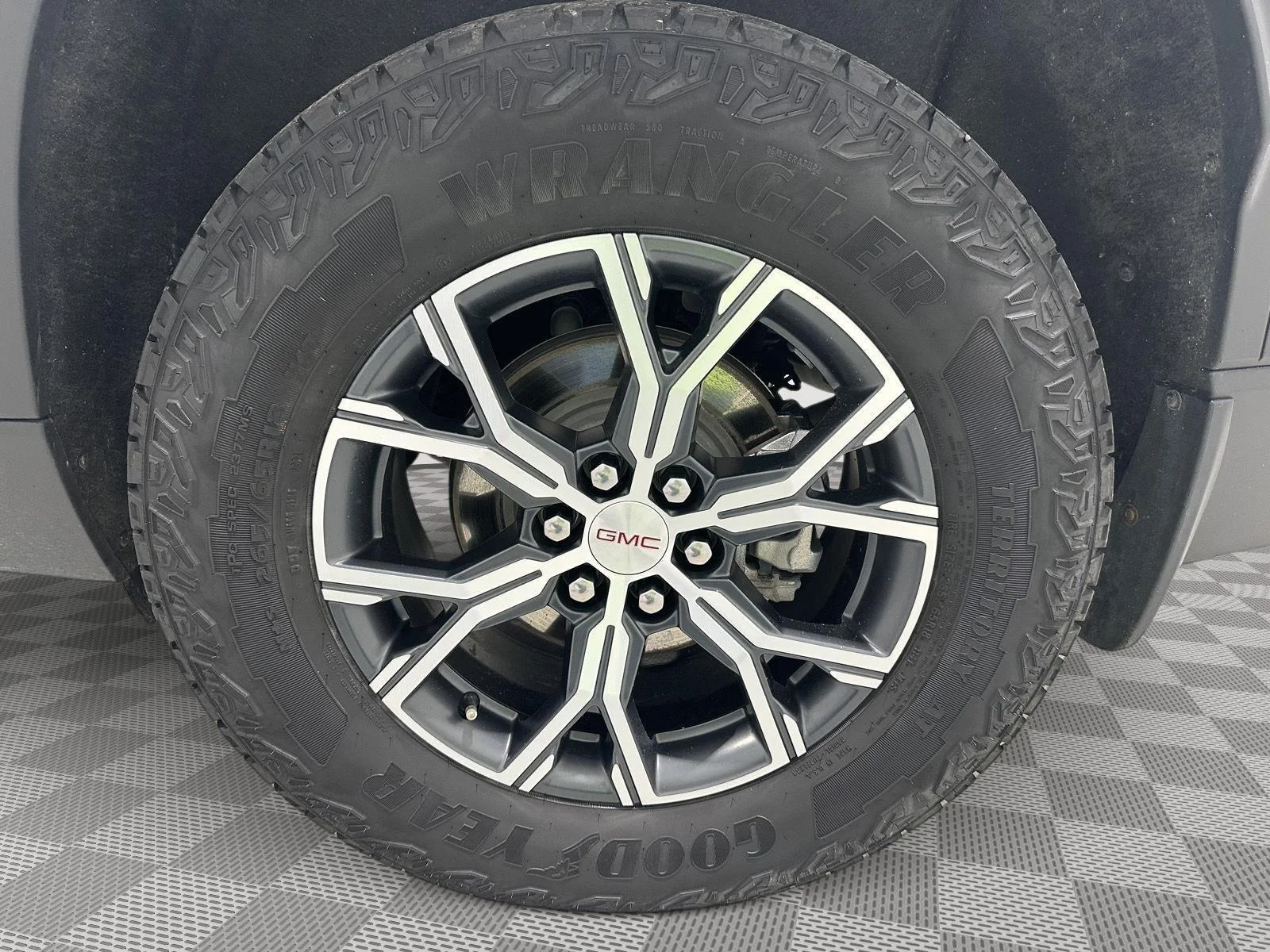 Used 2024 Summit White GMC AT4 image 32