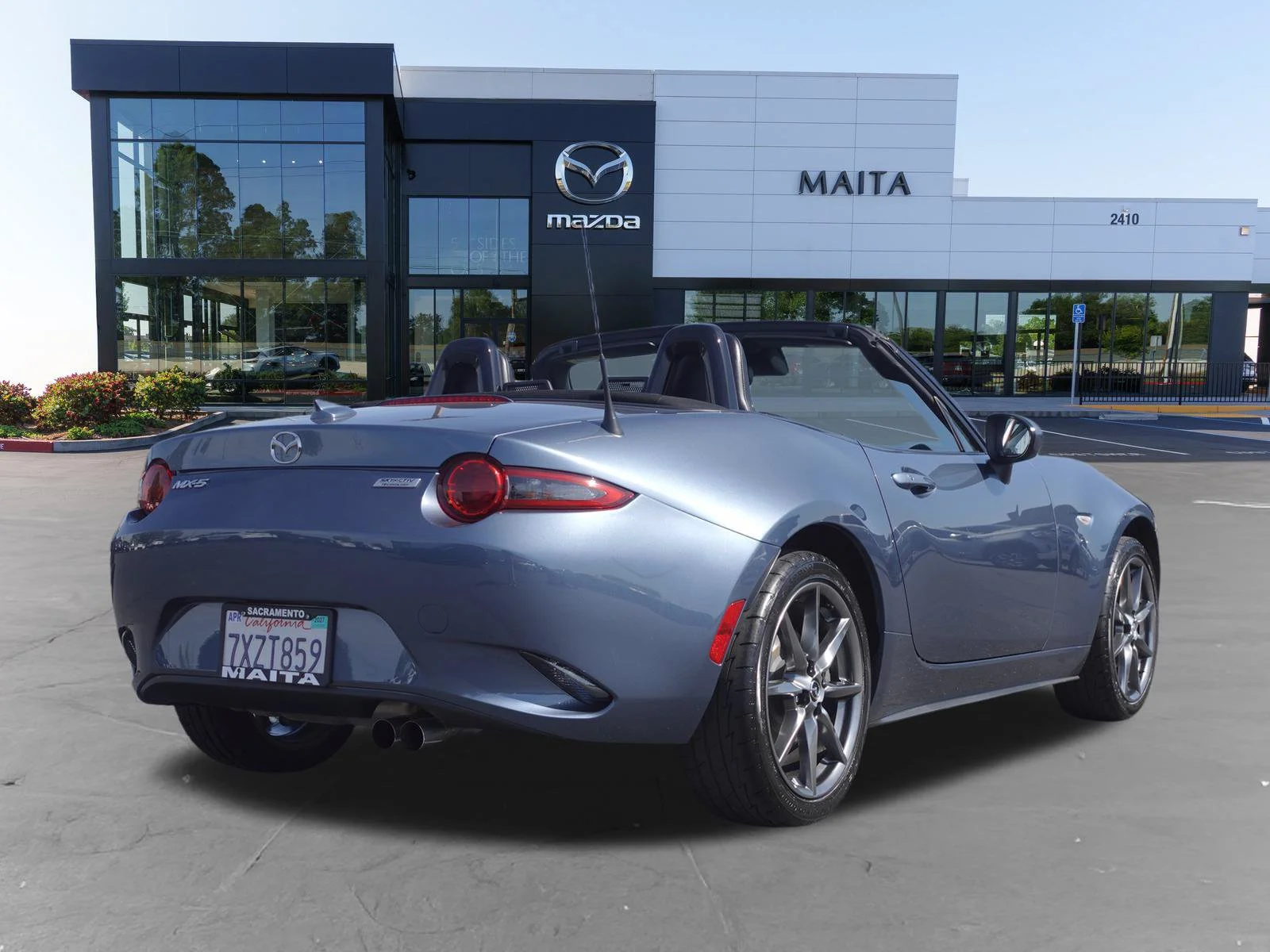 Used 2016 Blue Reflex Mica Mazda Grand Touring image 3