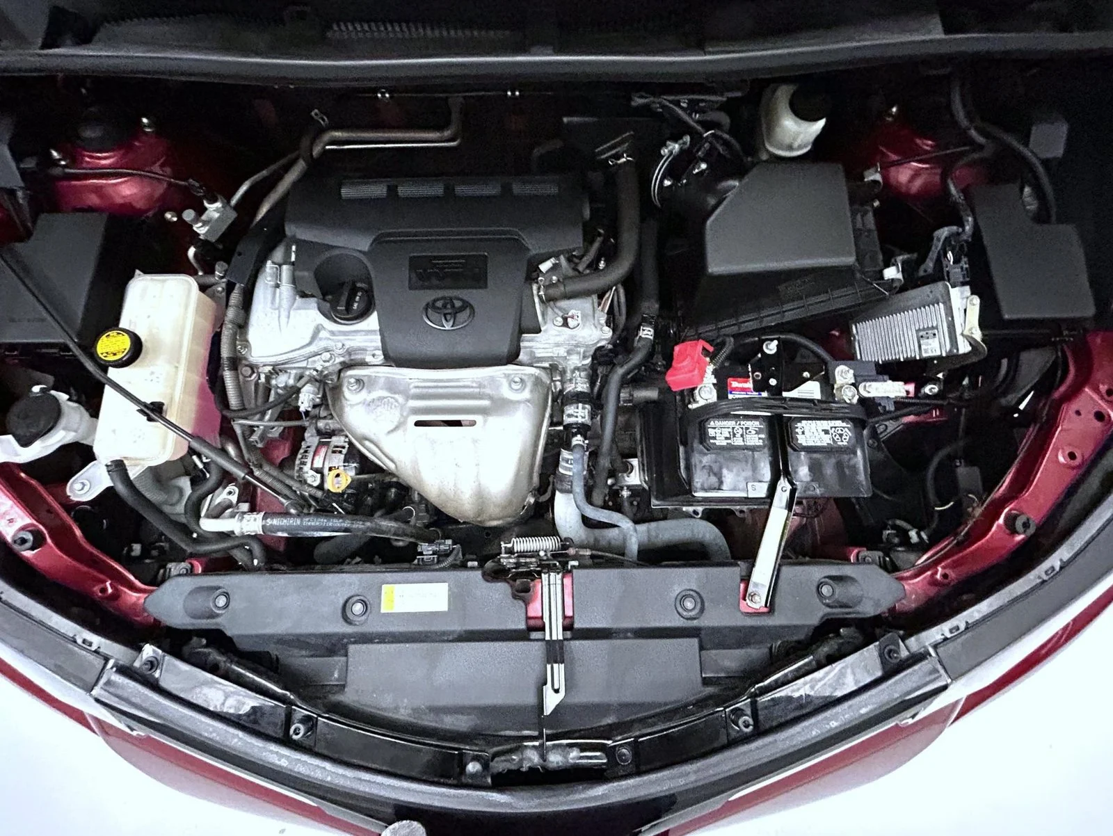 Used 2018 Red Toyota XLE image 24
