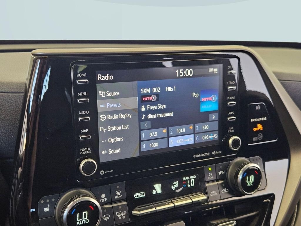 2022 Toyota Highlander XLE - Photo 17