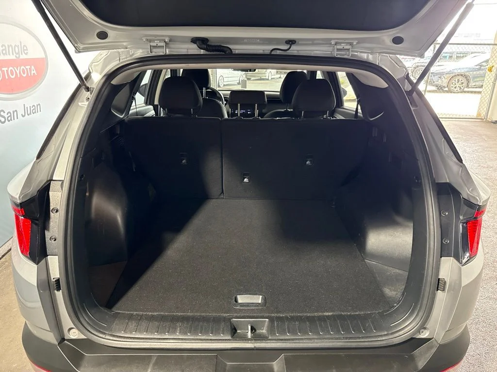 Used 2023 Silver Hyundai SE image 23