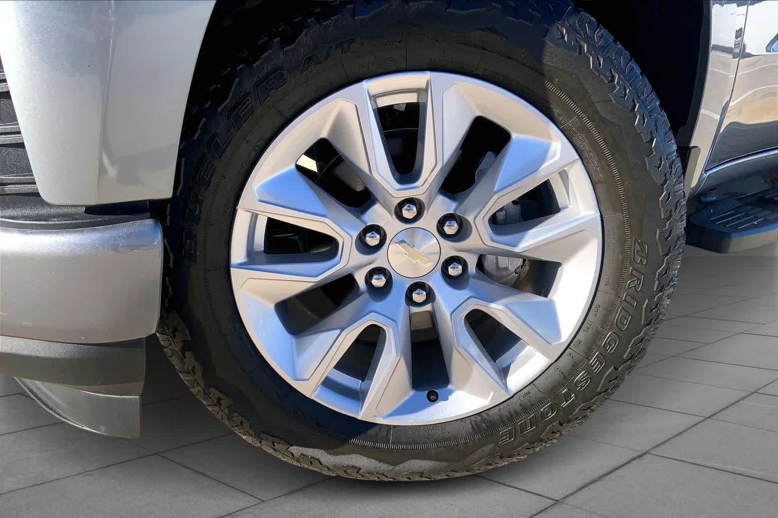 Used 2022 Satin Steel Metallic Chevrolet Custom image 10