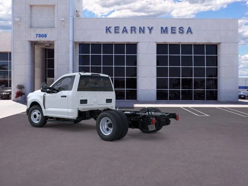 2025 Ford F-350 Super Duty Chassis Cab XL - Photo 4