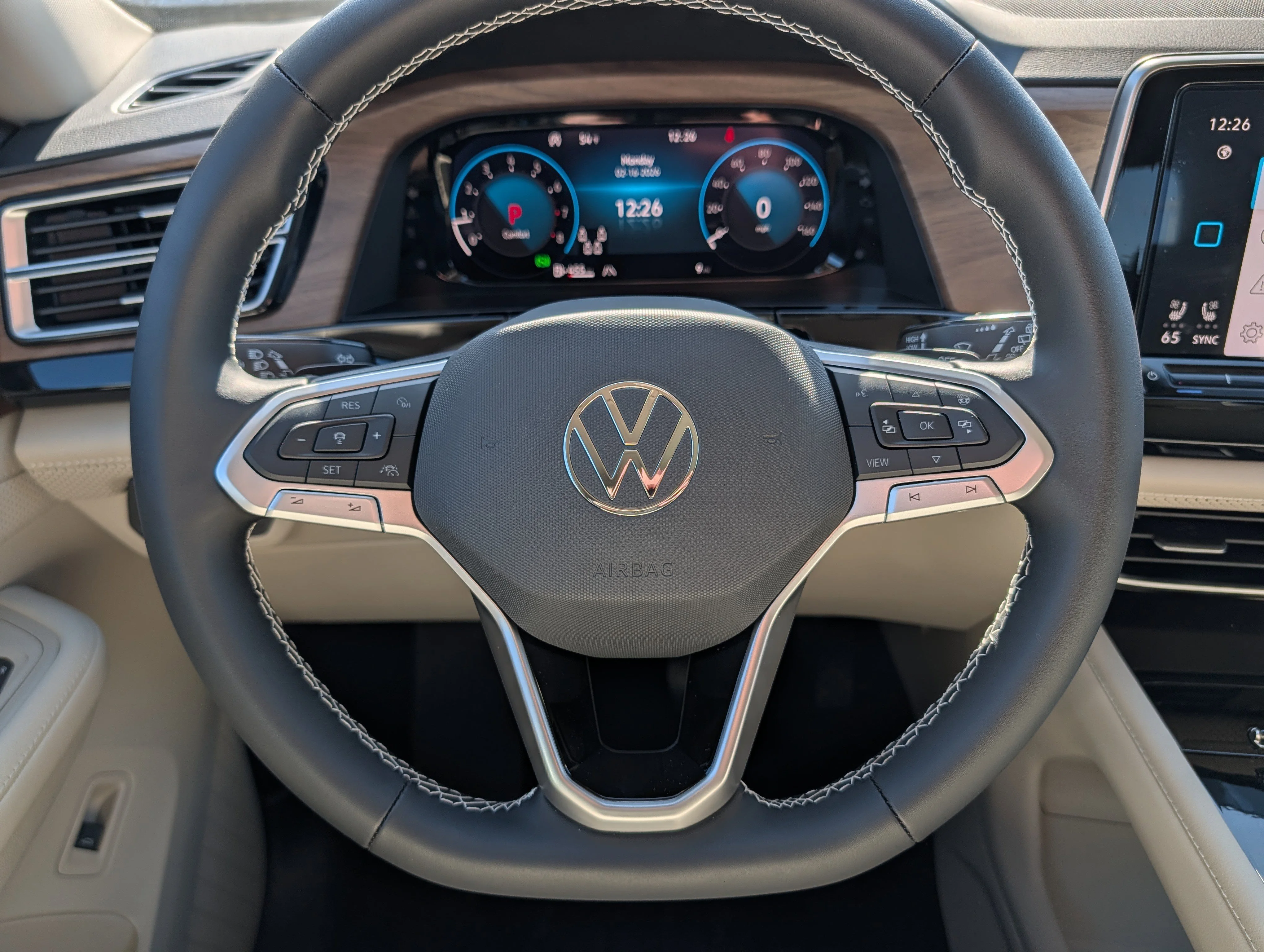 New 2026 Opal White Pearl Volkswagen 2.0T SE w/Technology image 9