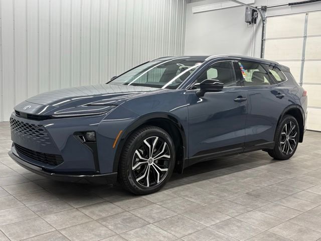Used 2025 White Toyota XLE image 5